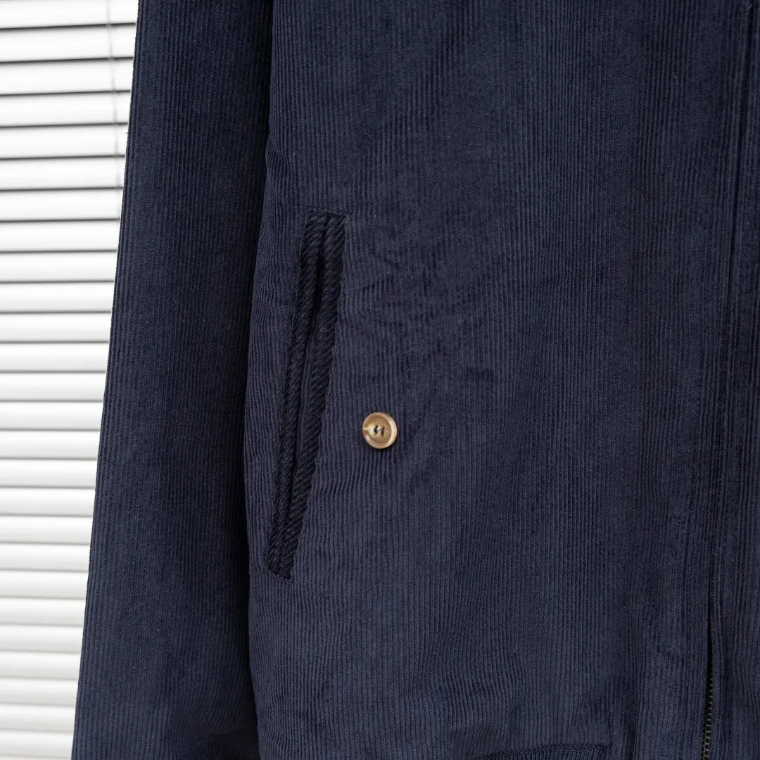 P470 top version (difference in currency) You can scan the QR code to enter the official website Style: Ralph Lauren POLO Ralph Lauren original molded small label embroidered corduroy old money style jacket Color: Picture color Size: S-XL Fabric: Corduroy Accessories: Full set of customized accessories No gender distinction, the same style for men and women
